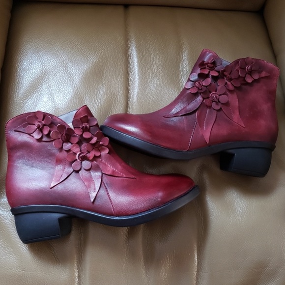 Socofy Shoes - Shoe Party Sale🎉 Socofy Flower Boots NWOT